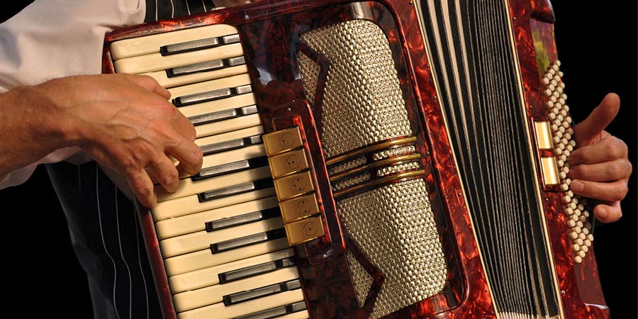 Enjoying dinner with a traditional klezmer concert